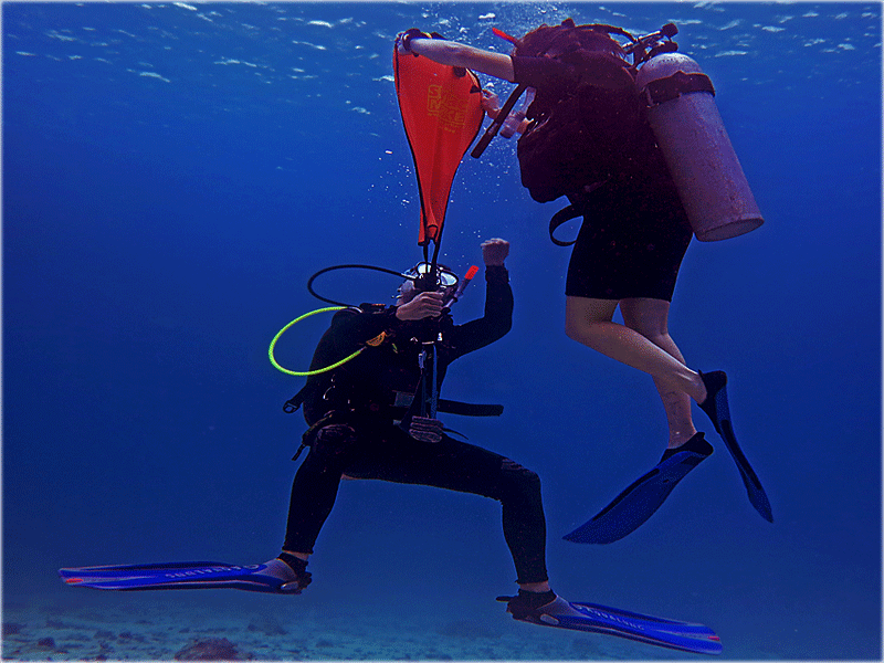 PADI Divemaster & IDC Indonesia Lift Bag in the Gili Islands