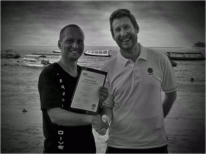 Rolf receiving the PADI certificate