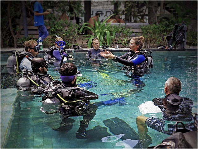 Gili IDC Confined PADI training