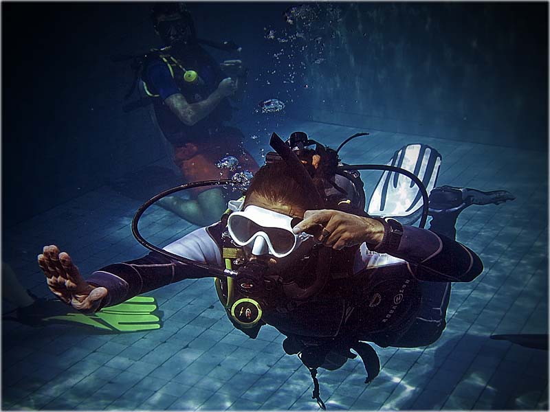 PADI IDC Pool training in the Gili Islands