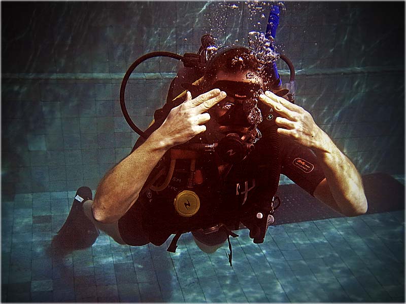 Neutral buoyancy skill circuit PADI IDC Gili